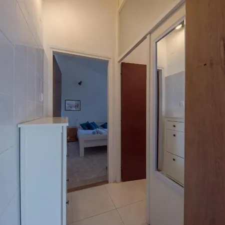 Studio Apartment Apartment Pirovac