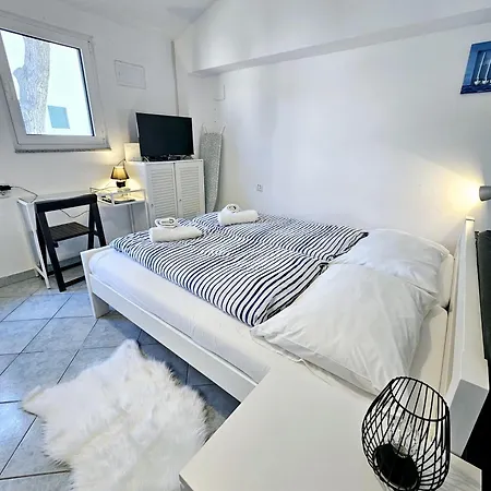 Studio Apartment *