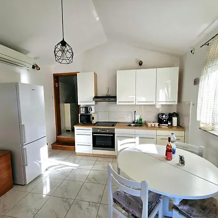 Studio Apartment Apartment Pirovac
