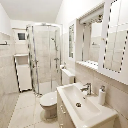 Studio Apartment Apartment *
